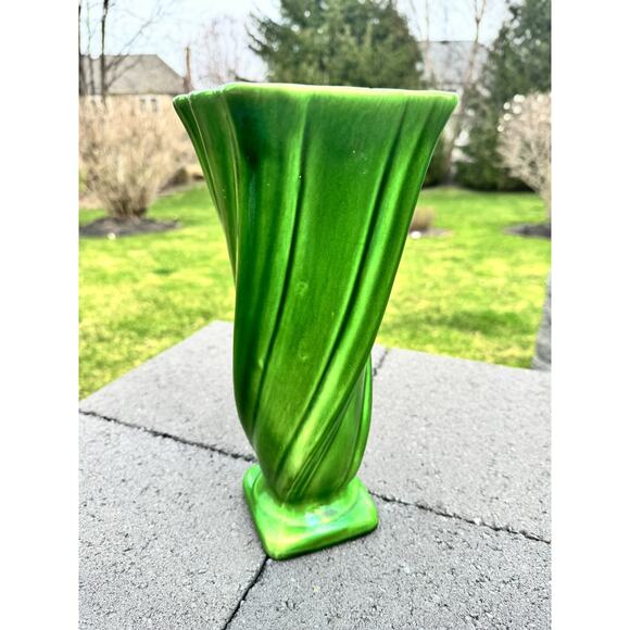 VTG Camark Pottery Emerald Jade Green Square Swirl Twirl Vase 12-1/4”~No Marking - Picture 1 of 10